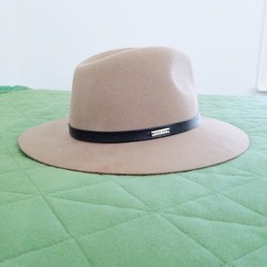 Gigi pip hat